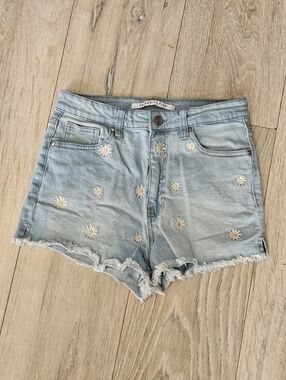 Celebrity Pink High-Rise Daisy Flower Embroidered Denim Shorts Juniors 7/28